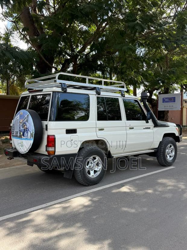 Toyota Land Cruiser 2018 White