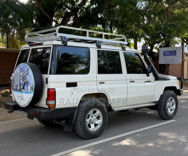 Toyota Land Cruiser 2018 White