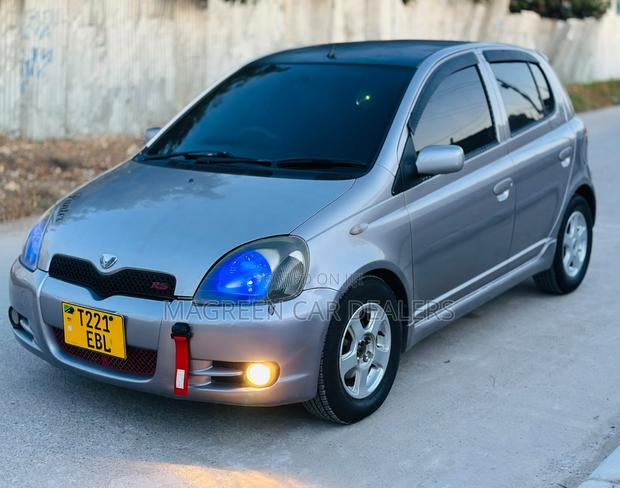 Toyota Vitz 2006 Gray