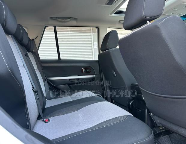 Suzuki Escudo 2008 White