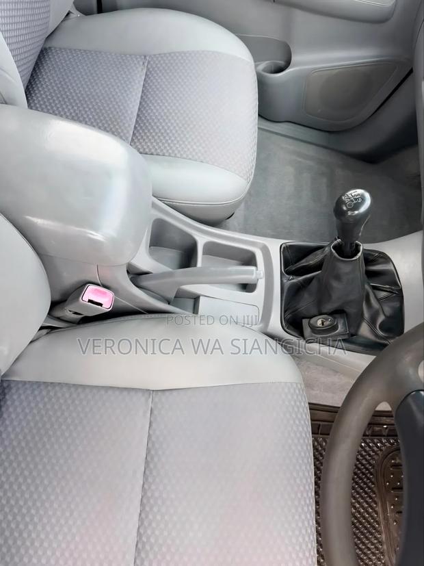 Toyota Hilux 2011 White