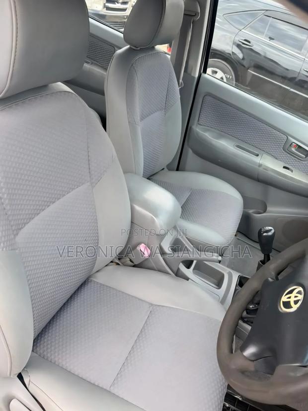 Toyota Hilux 2011 White