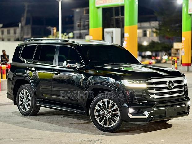 Toyota Land Cruiser LC300 2023 Black