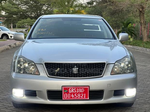 Toyota Crown 2006 Silver