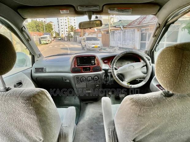 Toyota Noah 2001 Silver