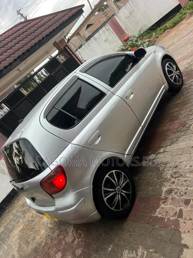 Toyota Vitz 2002 Silver