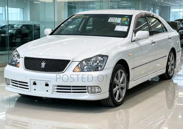 Toyota Crown 2006 White