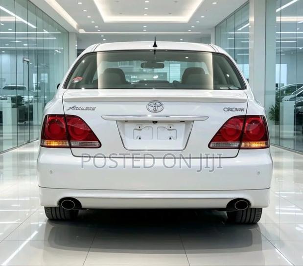 Toyota Crown 2006 White