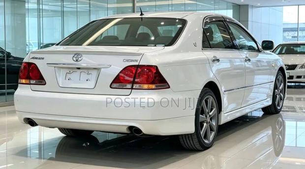 Toyota Crown 2006 White