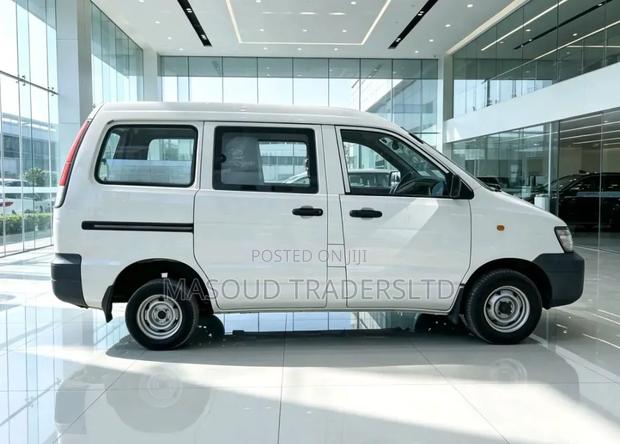Toyota TownAce Noah 2001 Off white