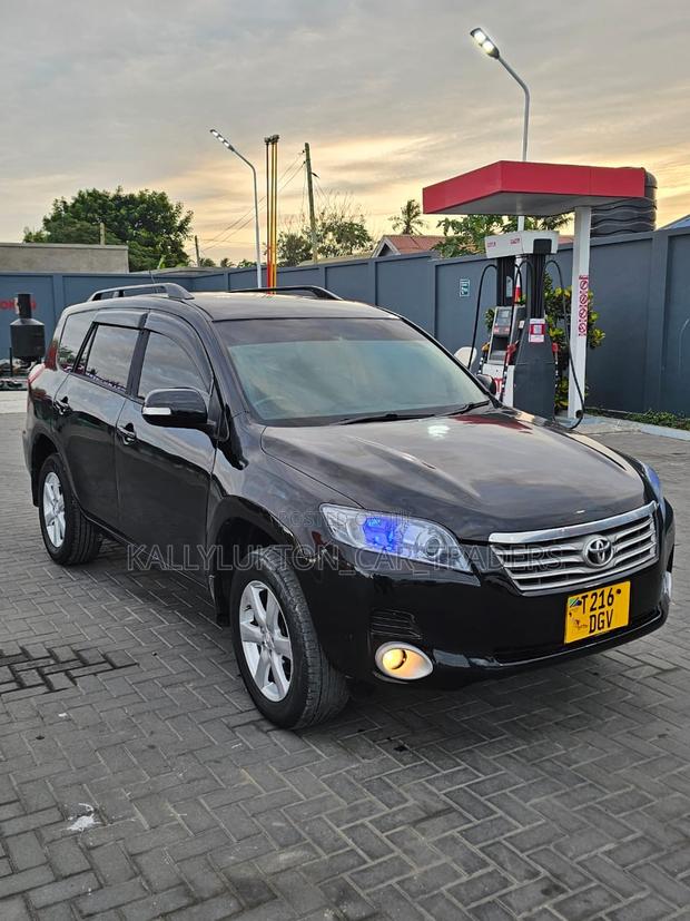 Toyota Vanguard 2011 Black