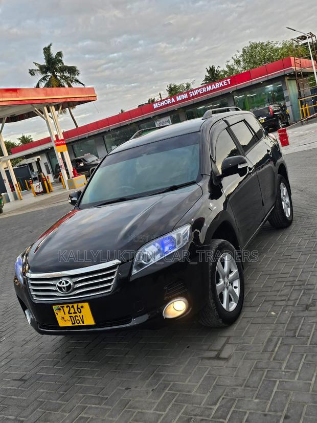 Toyota Vanguard 2011 Black