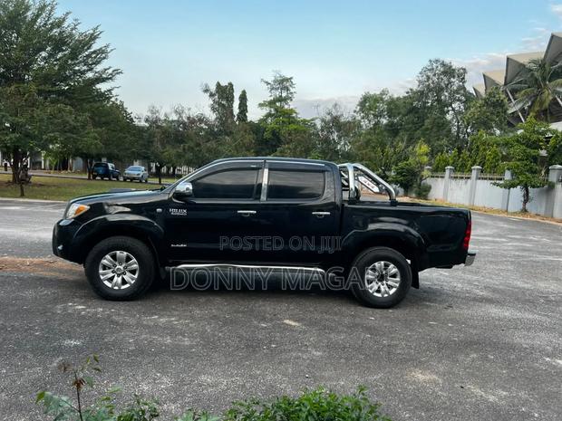 Toyota Hilux 2007 Black