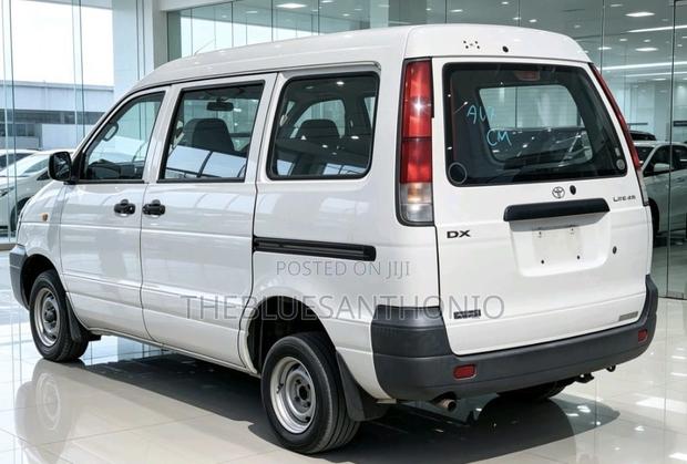 Toyota Noah 2006 White