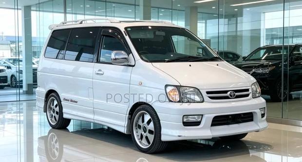 Toyota Noah 2001 White