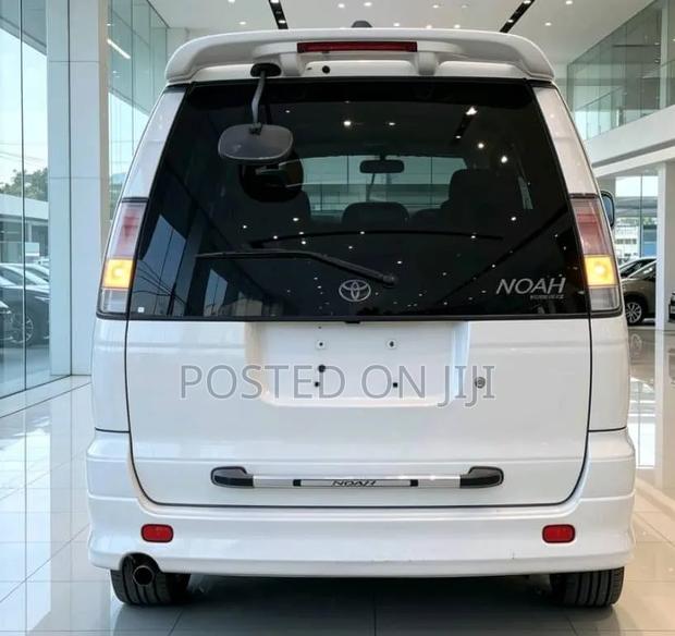 Toyota Noah 2001 White