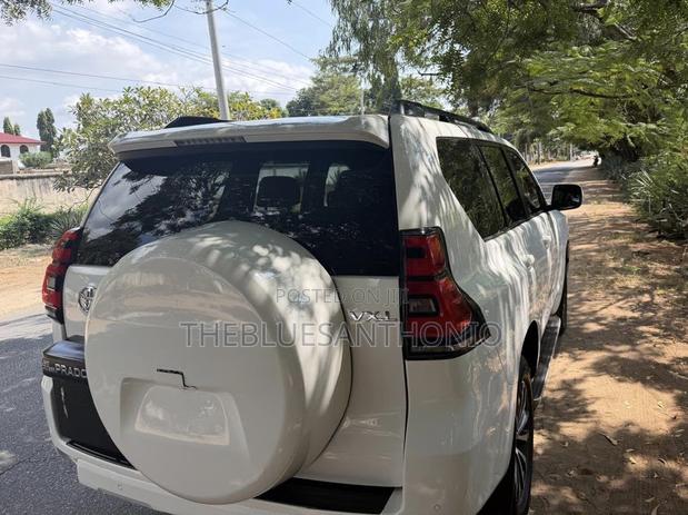 Toyota Land Cruiser Prado 2023 White