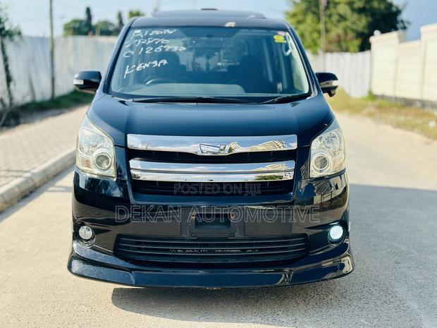 Toyota Noah 2.0 143hp FWD (8 Seater) 2009 Black