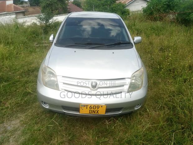 Toyota IST 2005 Silver