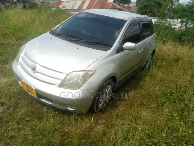 Toyota IST 2005 Silver