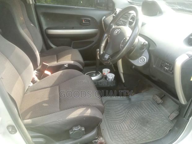 Toyota IST 2005 Silver