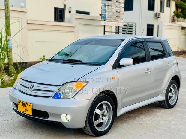 Toyota IST 2005 Silver