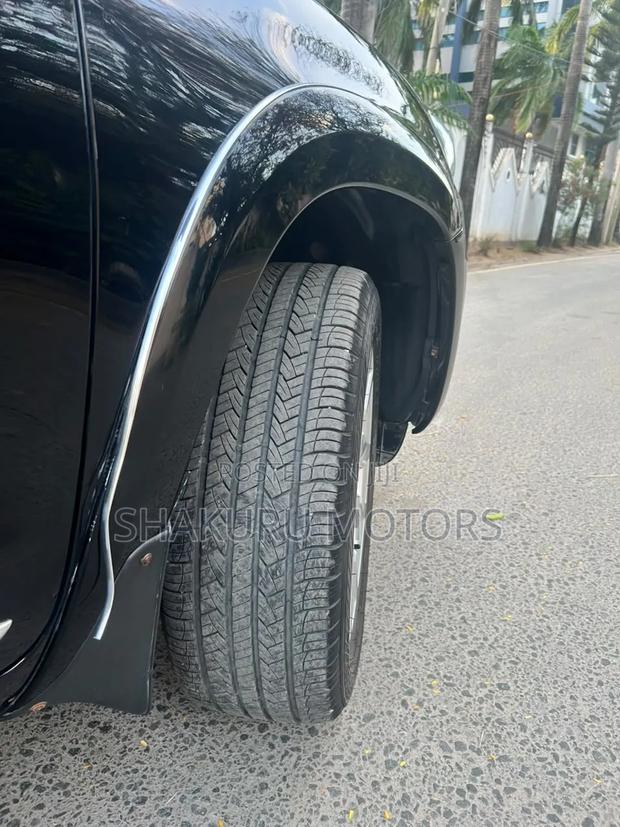 Toyota Vanguard 2010 Black