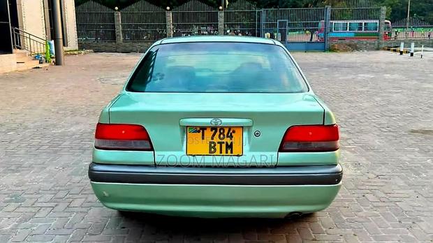 Toyota Carina 2001 Green