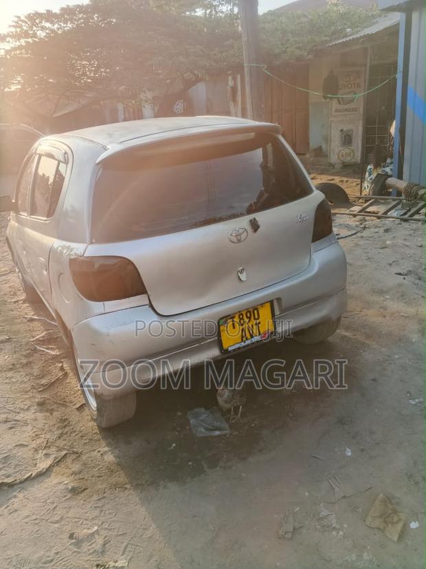 Toyota Vitz 2003 Silver