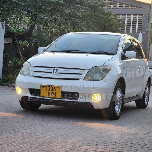 Toyota IST 2003 White