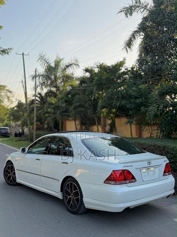 Toyota Crown Royale 2005 White