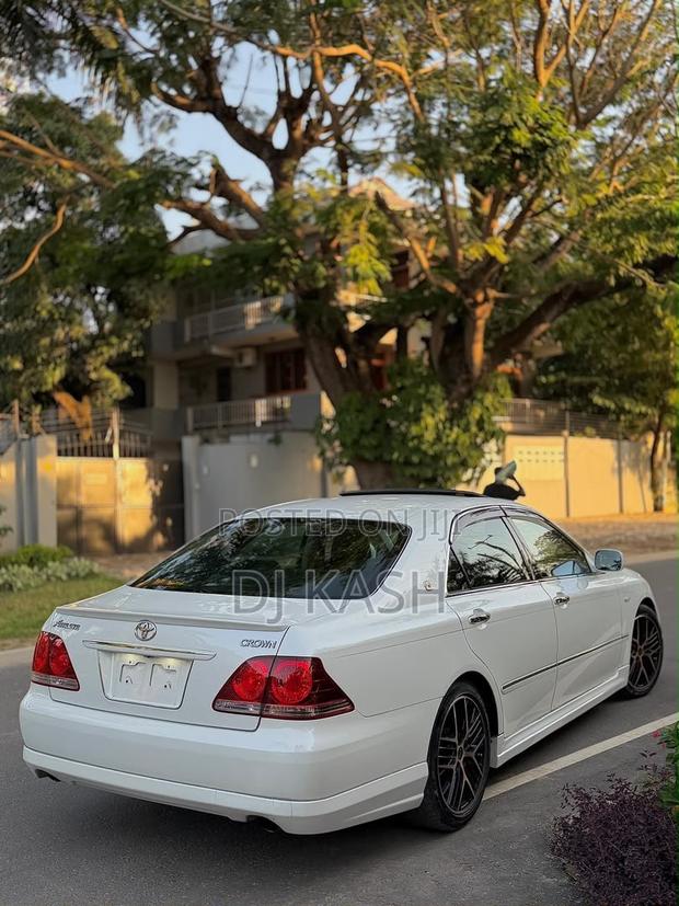 Toyota Crown Royale 2005 White