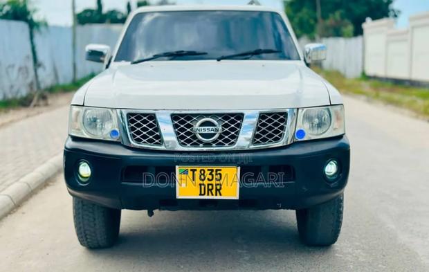 Nissan Patrol 2006 White