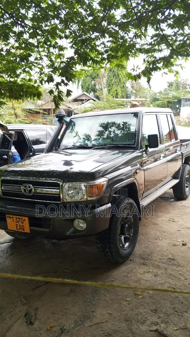 Toyota Land Cruiser 2022 Ivory