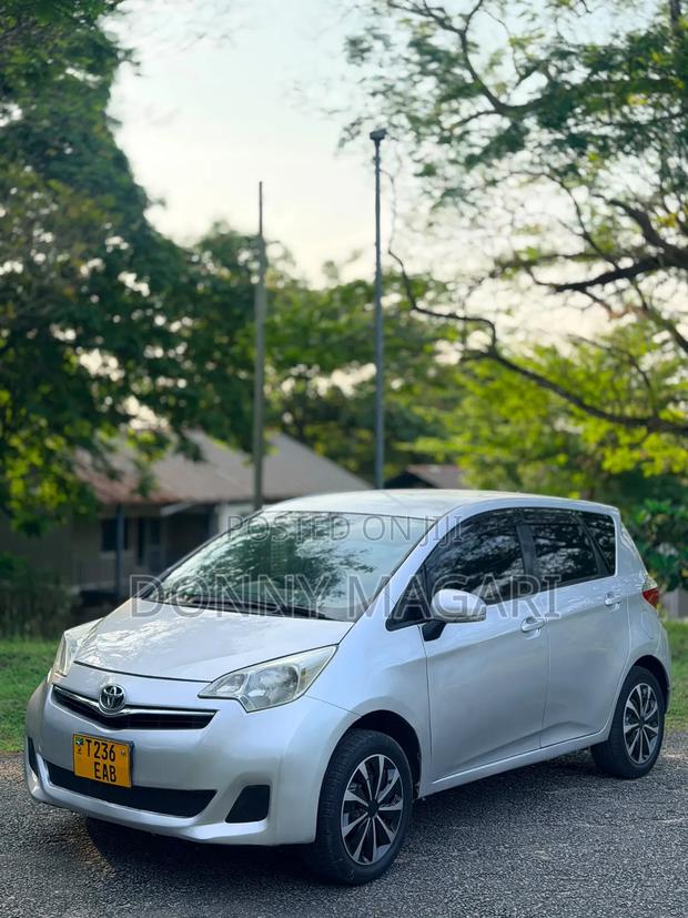 Toyota Ractis 2011 Silver