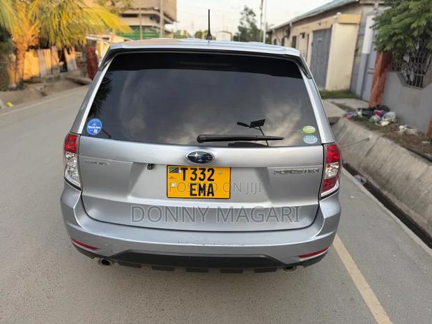Subaru Forester 2011 Silver