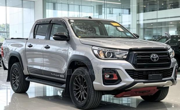 Toyota Hilux 2019 Silver