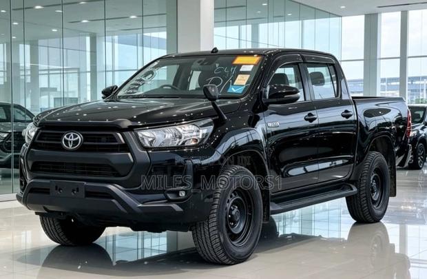 Toyota Hilux 2023 Black