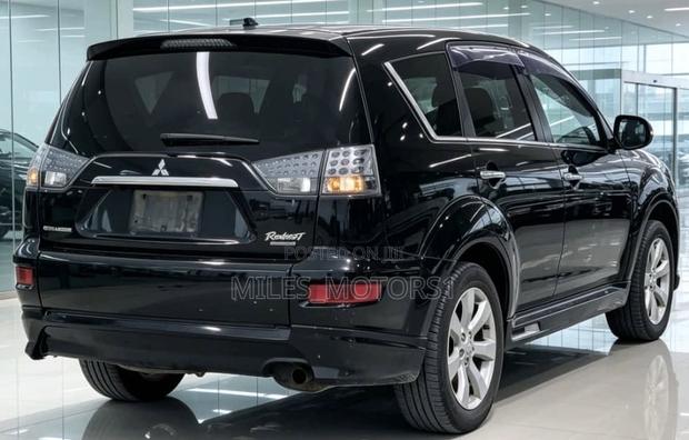Mitsubishi Outlander 2011 Black