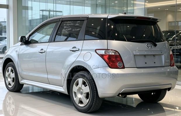 Toyota IST 2005 Silver