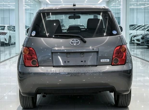 Toyota IST 2004 Gray