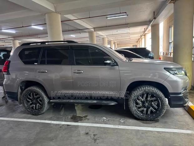 Toyota Land Cruiser Prado 2023 Gray