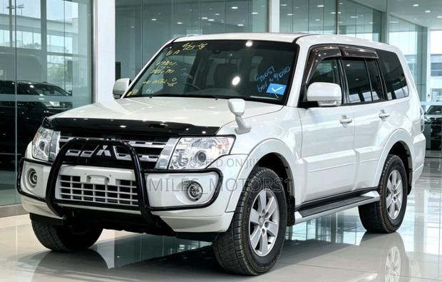 Mitsubishi Pajero 2013 White