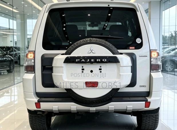 Mitsubishi Pajero 2013 White