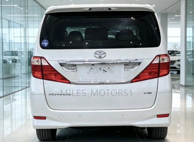 Toyota Alphard 2009 White