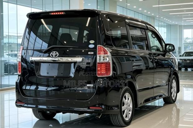 Toyota Noah 2007 Black