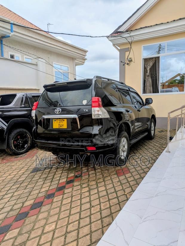 Toyota Land Cruiser Prado 2011 Black