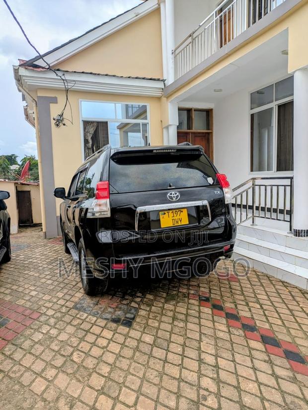 Toyota Land Cruiser Prado 2011 Black