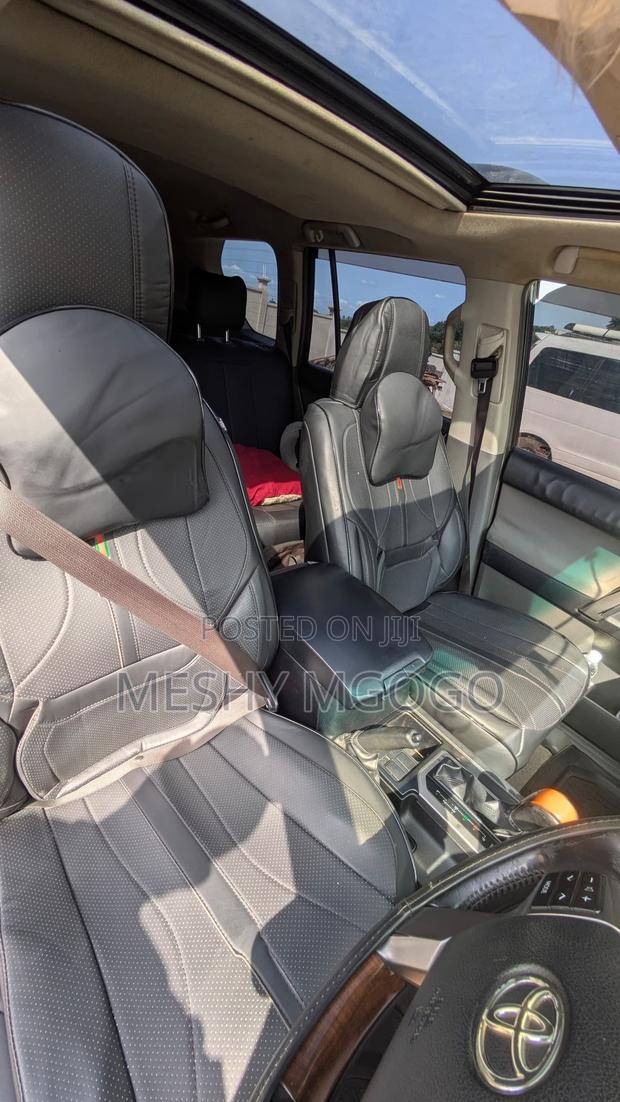 Toyota Land Cruiser Prado 2011 Black