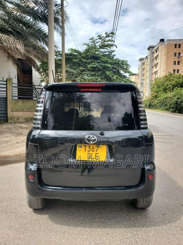 Toyota Sienta 2006 Black